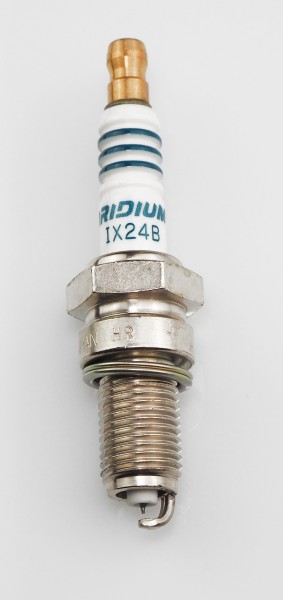 Denso Iridium Power Zündkerze IX24B passend für Kawasaki KLR 650 KL650C (Bj 95-)