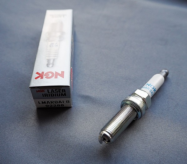Zündkerze Iridium NGK LMAR8AI-8, LMAR8AI8 - stock [92288] passend für BMW K1600 GT / GTL / B