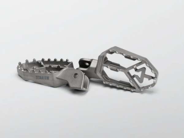 Akrapovic Titan-Fußrasten passend für BMW GS 1100 / 1150 / 1200 / 1250 / 1300 - F-BM13T1